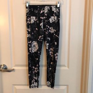 Victoria’s Secret Leggings w/Pockets Size 4